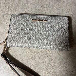 Michael Kors Signature Continental Wallet in Vanilla and Acorn